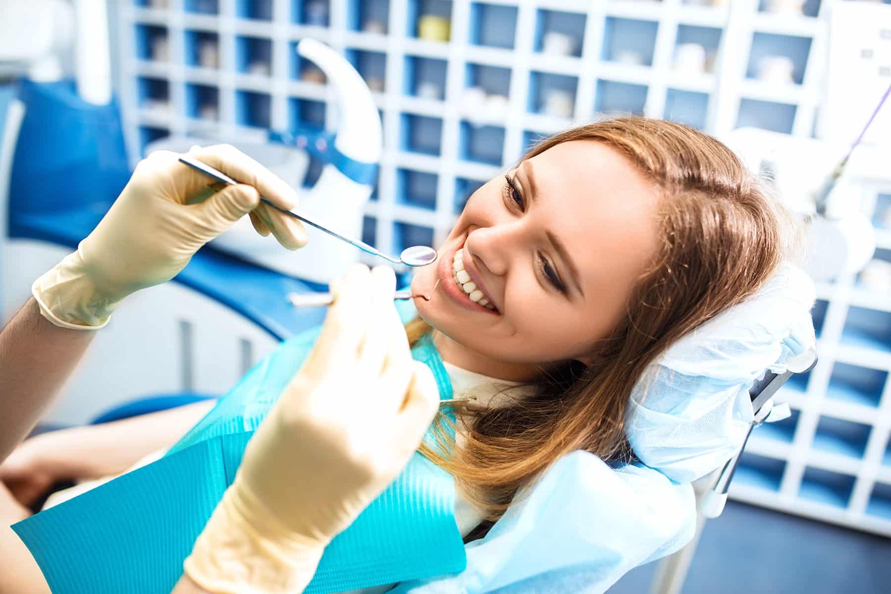 Woman visiting an endodontic surgeon of Pooler, GA