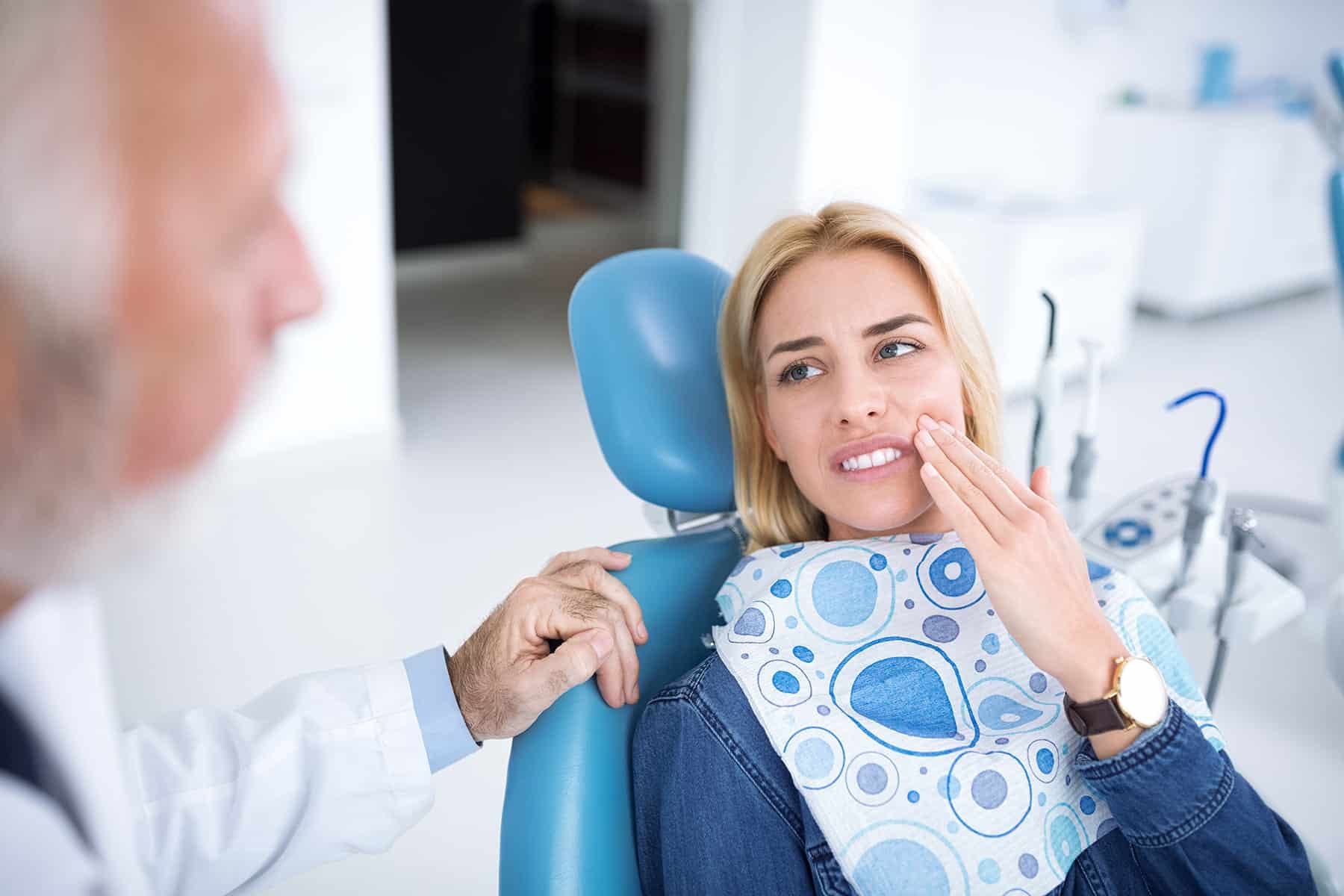 Woman with dental pain in Savannah, GA